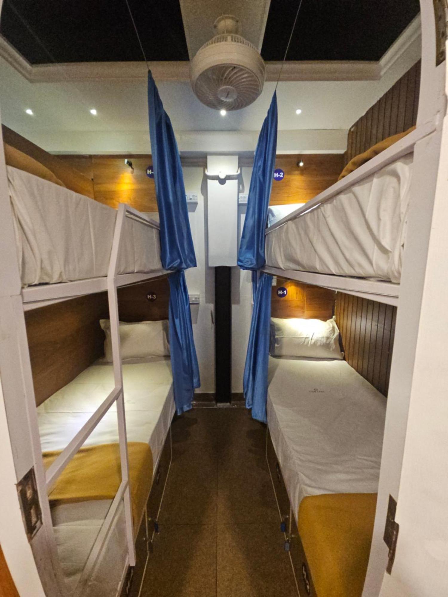 Lowfare Hotels Kozhikode Exteriör bild